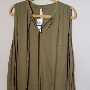 Melissa McCarthy Top Sleeveless Casual